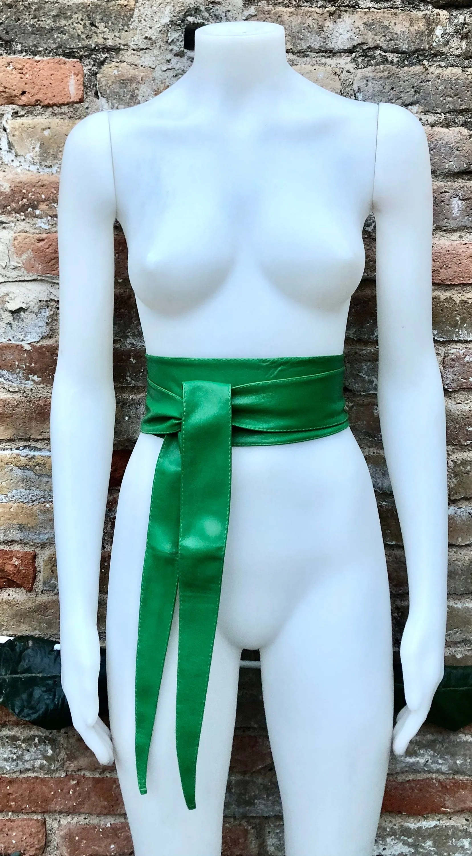Bright GREEN obi belt. Wrap belt in soft genuine leather. Wraparound waist belt. Wide style. Boho dress belt in green.