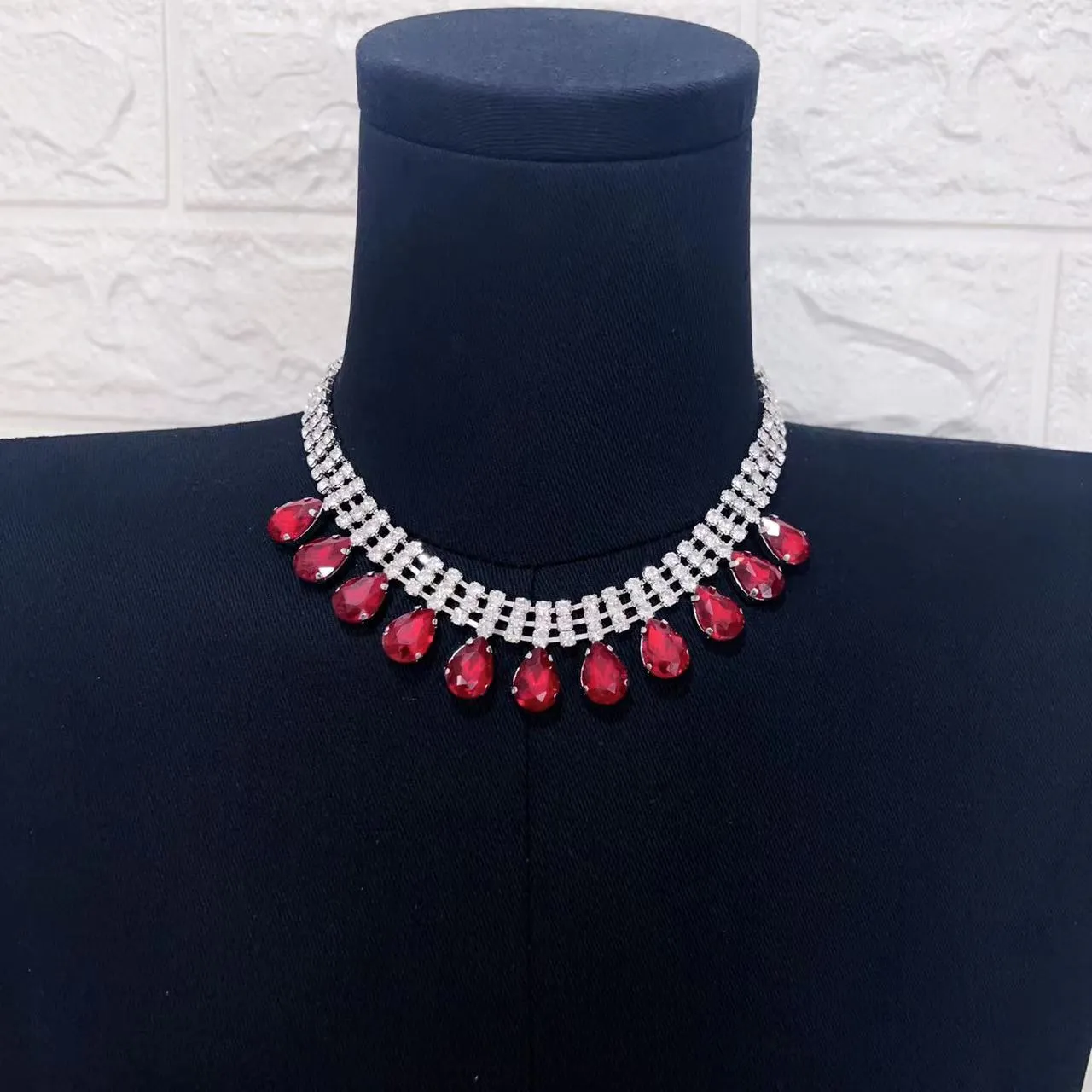 Fashion Luxury Crystal Droplet Pendant Necklace Women&#39;s Multi layered Rhinestone Necklace