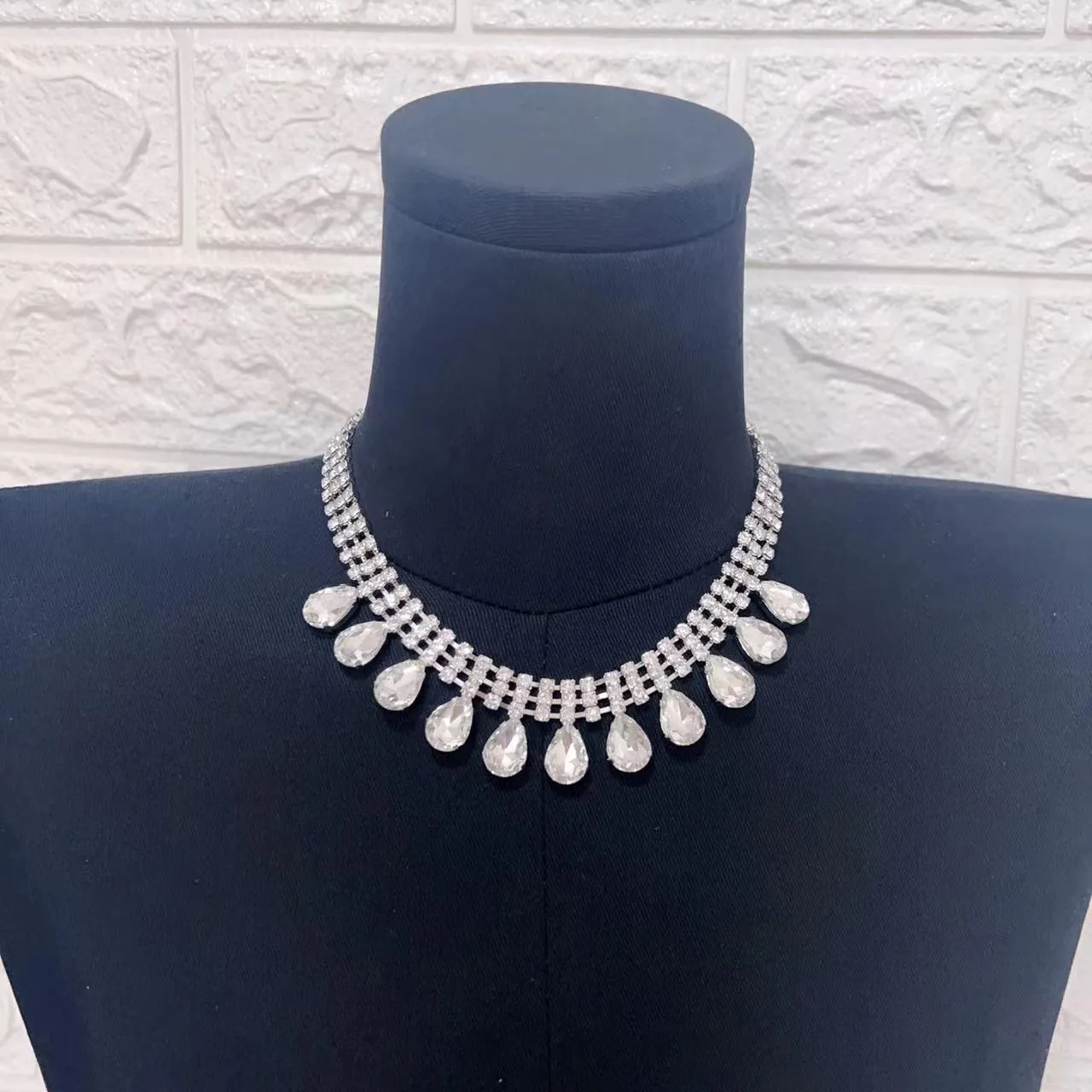 Fashion Luxury Crystal Droplet Pendant Necklace Women&#39;s Multi layered Rhinestone Necklace