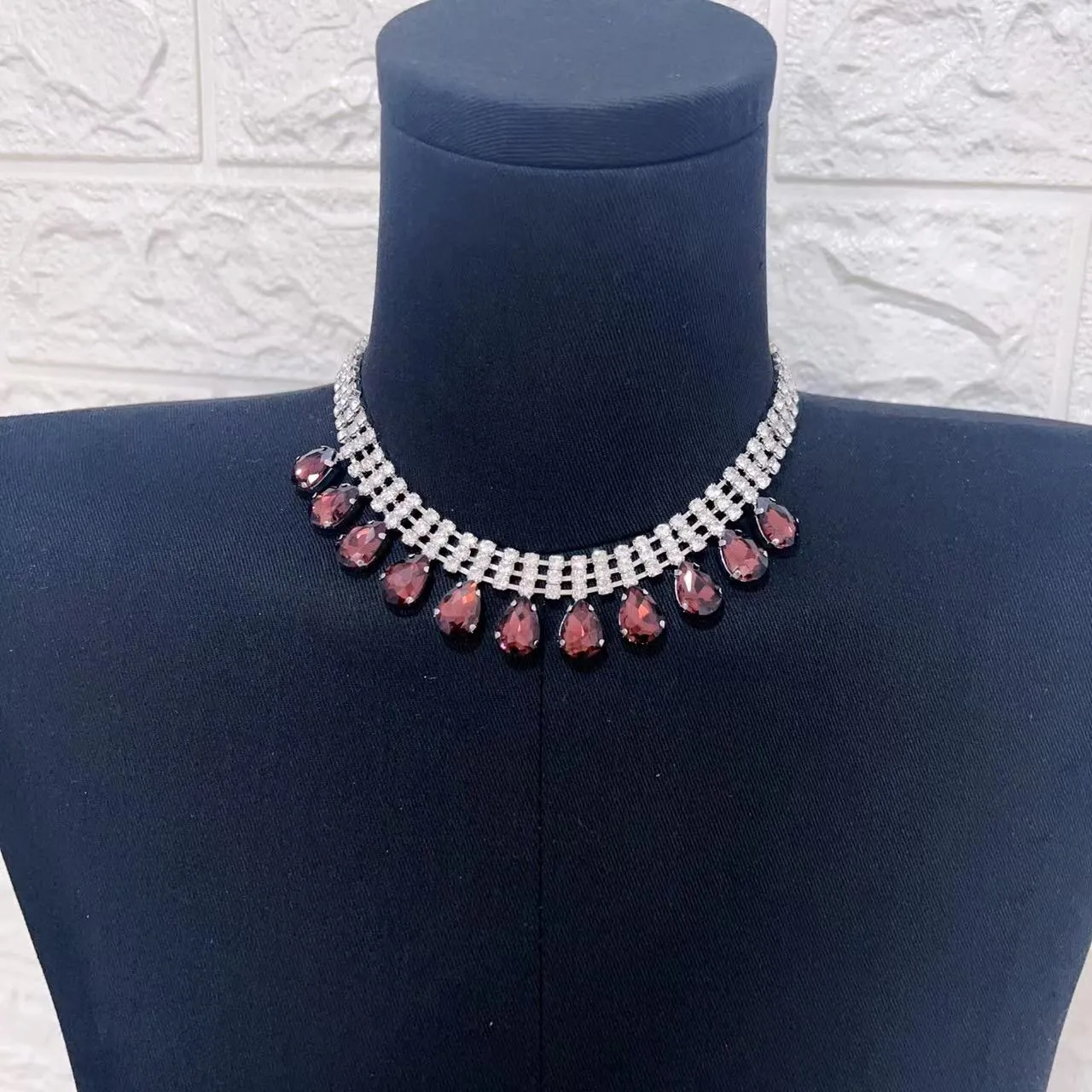 Fashion Luxury Crystal Droplet Pendant Necklace Women&#39;s Multi layered Rhinestone Necklace