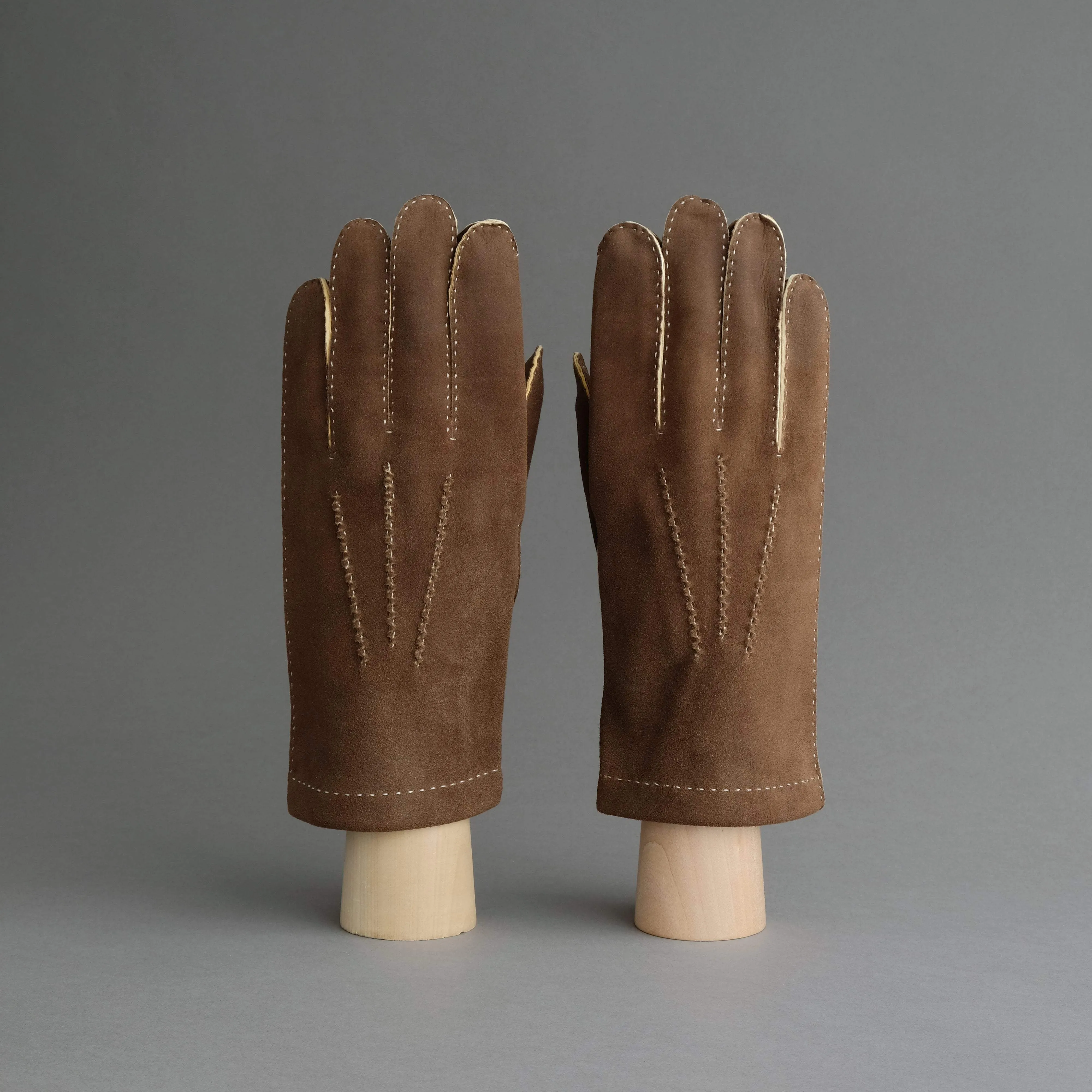 Gentlemen's Hand Sewn Unlined Gloves from Brown Doeskin