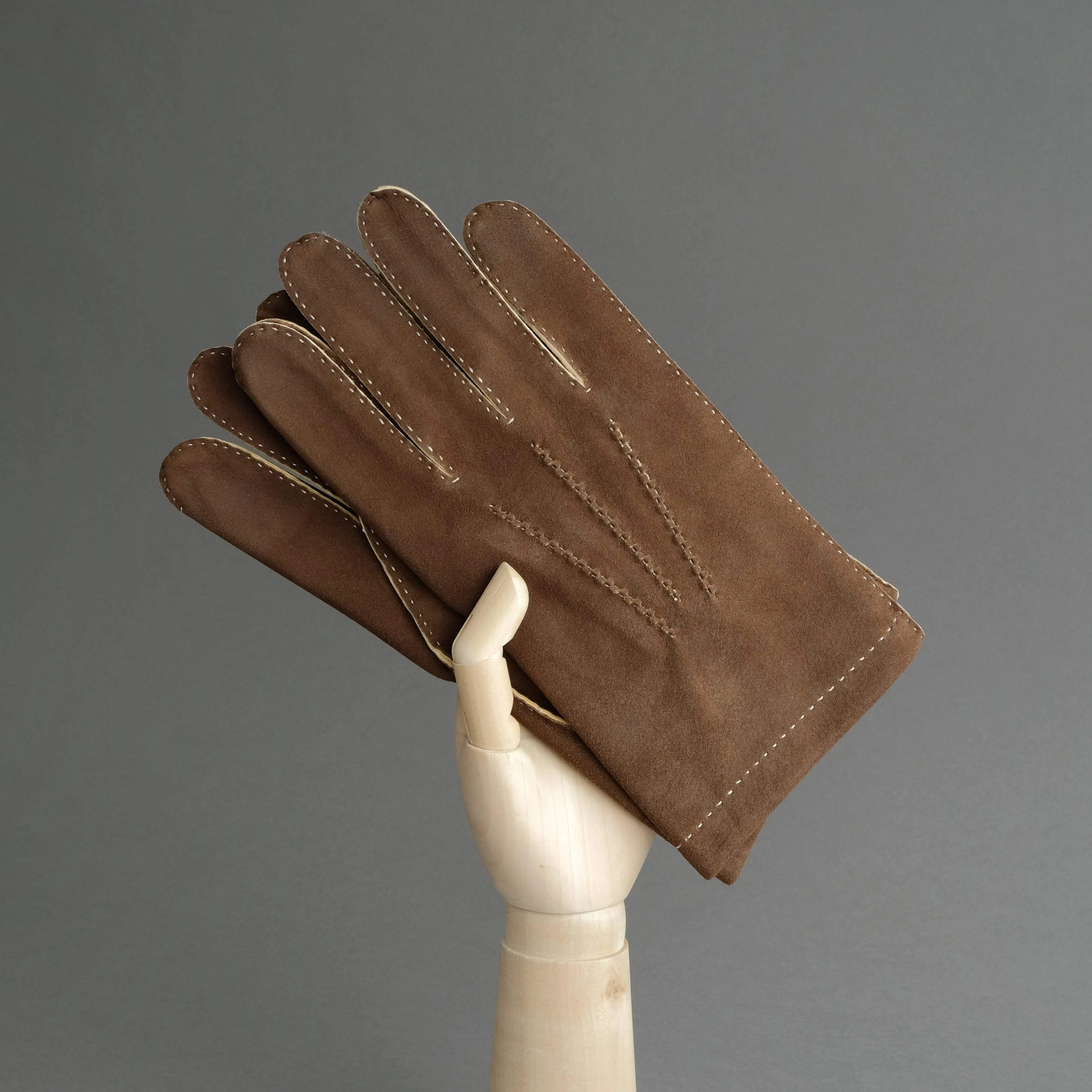 Gentlemen's Hand Sewn Unlined Gloves from Brown Doeskin
