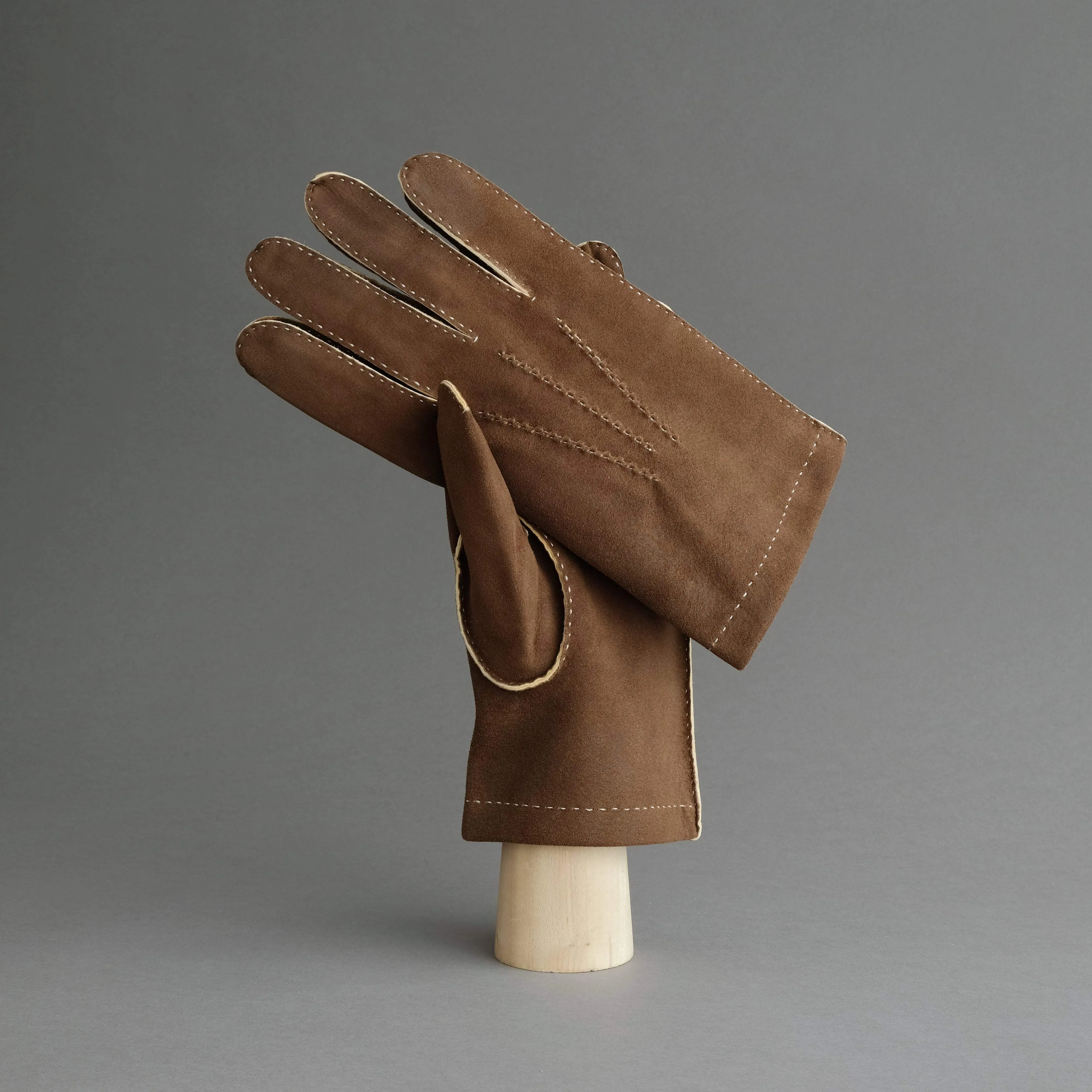 Gentlemen's Hand Sewn Unlined Gloves from Brown Doeskin